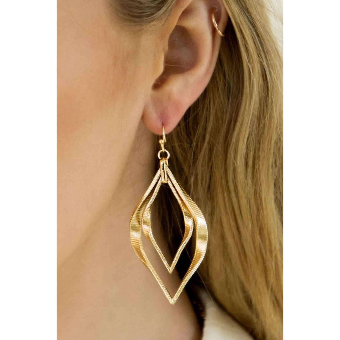 Twisted Metal Dangle Earring - Gold - 190 Jewelry